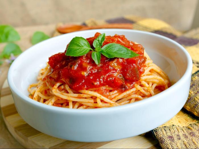 Tomato pasta sauce recipe with fresh tomatoes