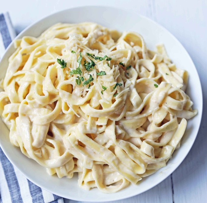 Creamy fettuccine alfredo sauce recipe