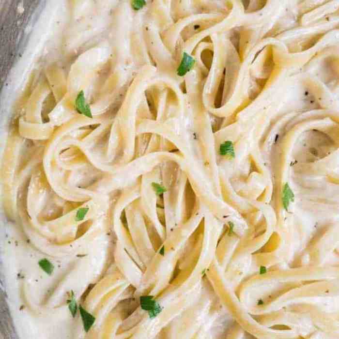 Creamy fettuccine alfredo sauce recipe